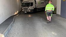 Lastgården är trång, men kan rymma  loppis.
